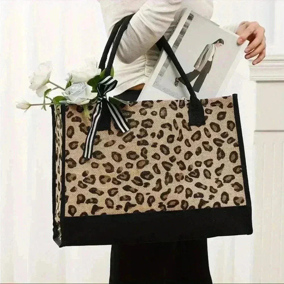 Chic Leopard Print Canvas Tote Bag - Picture 1 of 6